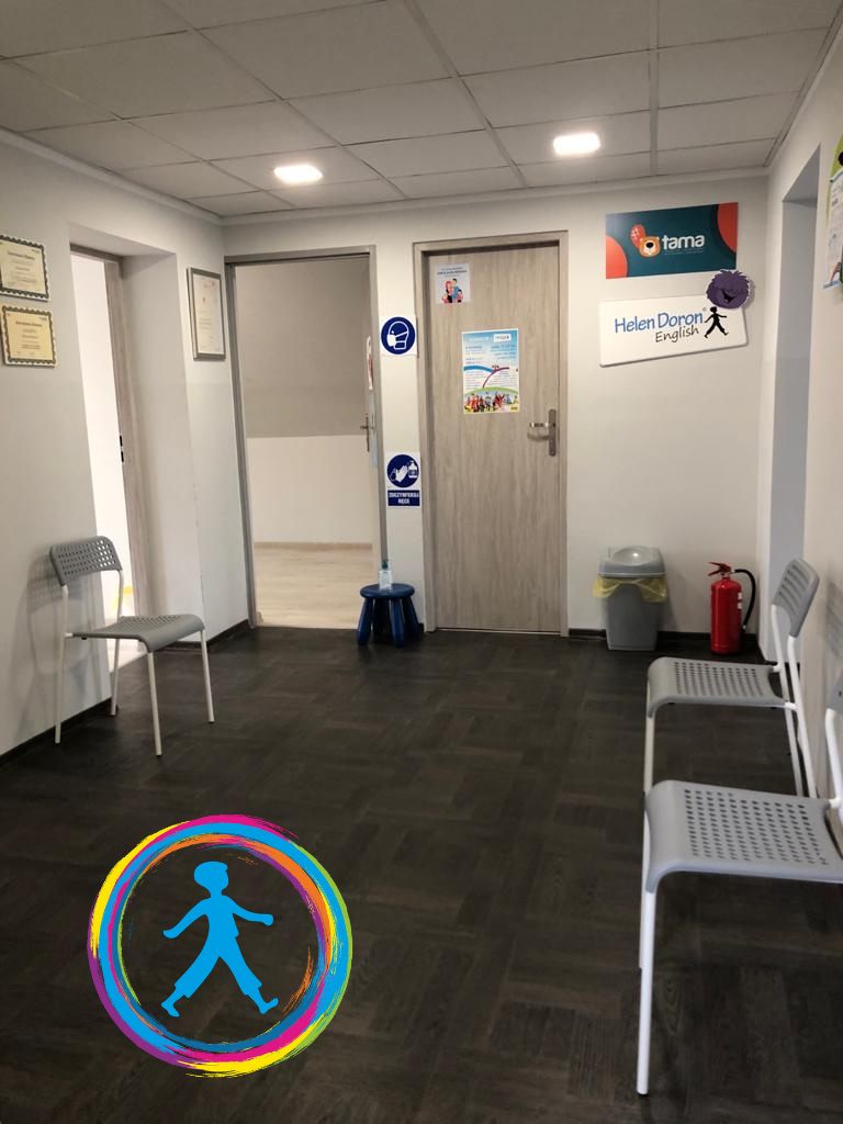 Poczekalnia podczas Covid 19 bez zabawek zachowanie odstepow 1 1