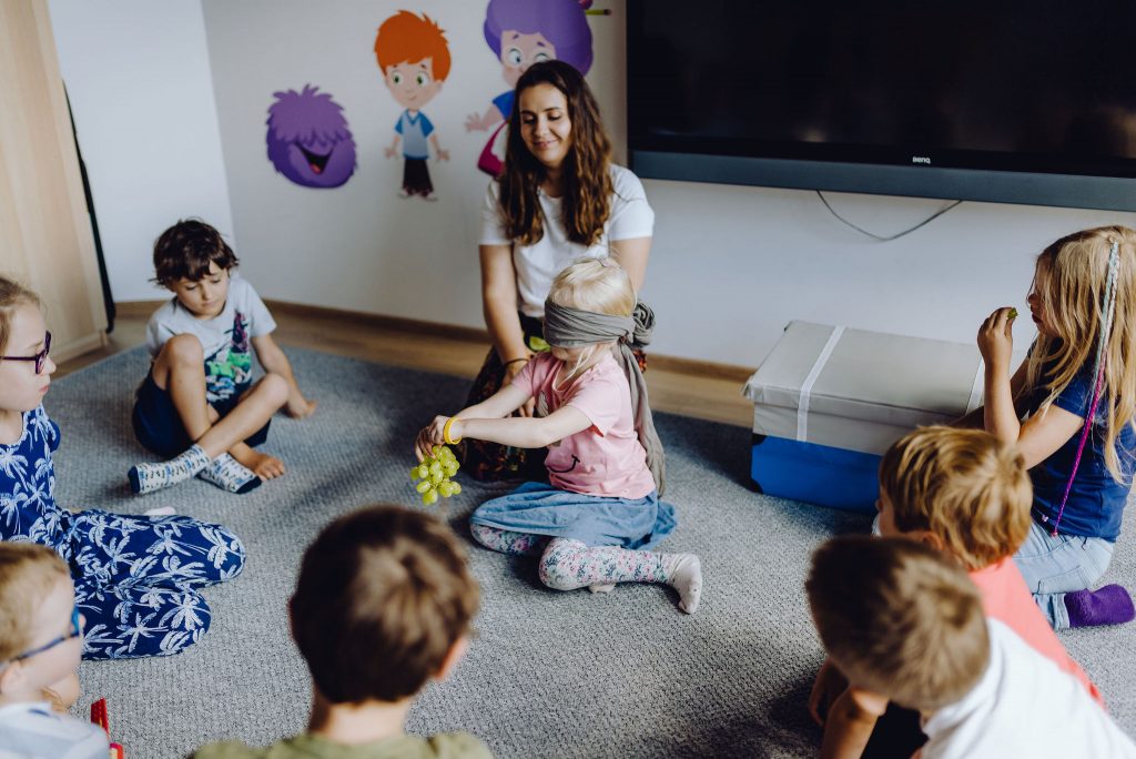 O nas 1 150 edukido 9806