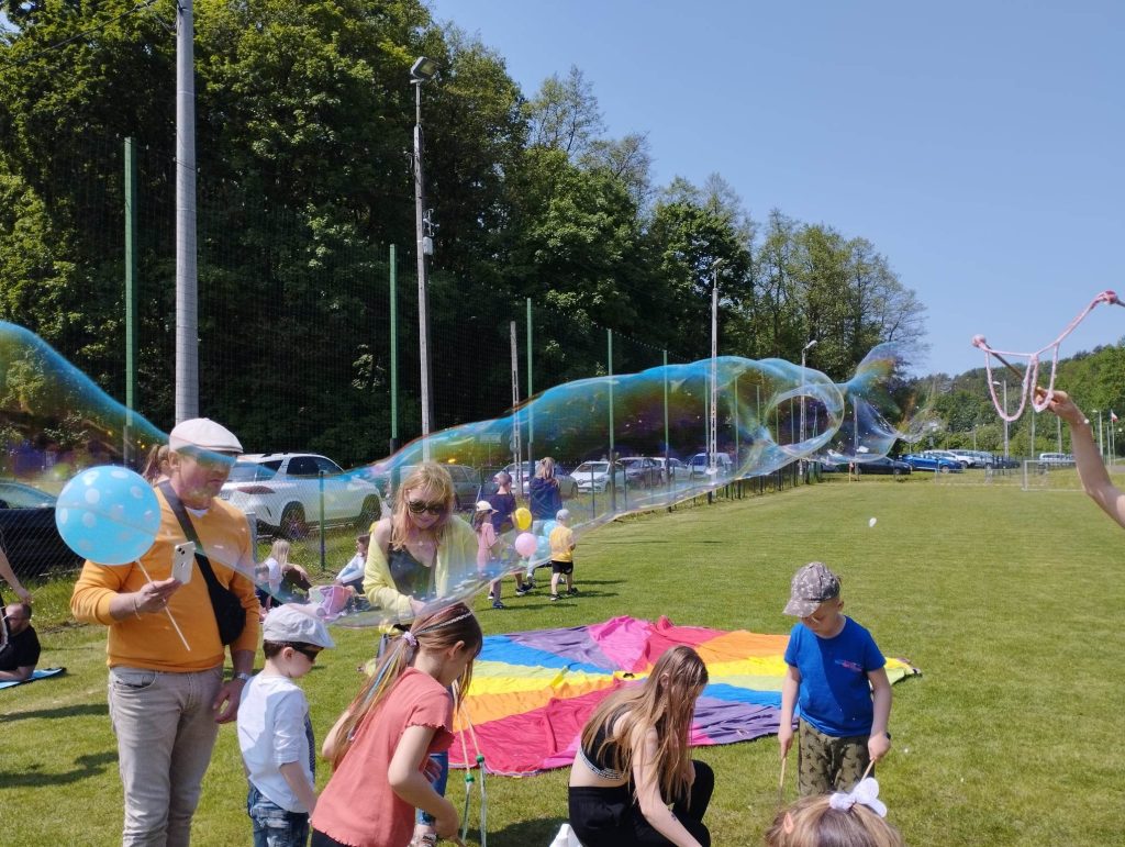 Wielki piknik rodzinny naszej szkoły 28 received 209198768599753 - Helen Doron English