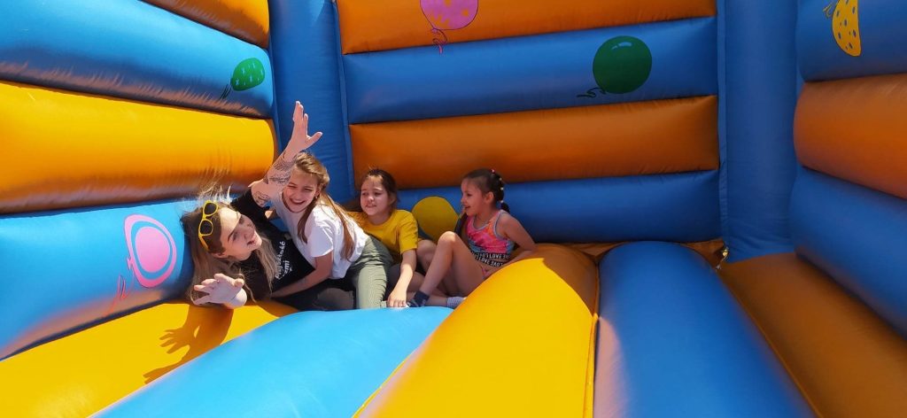 Wielki piknik rodzinny naszej szkoły 24 received 237191348925509 - Helen Doron English