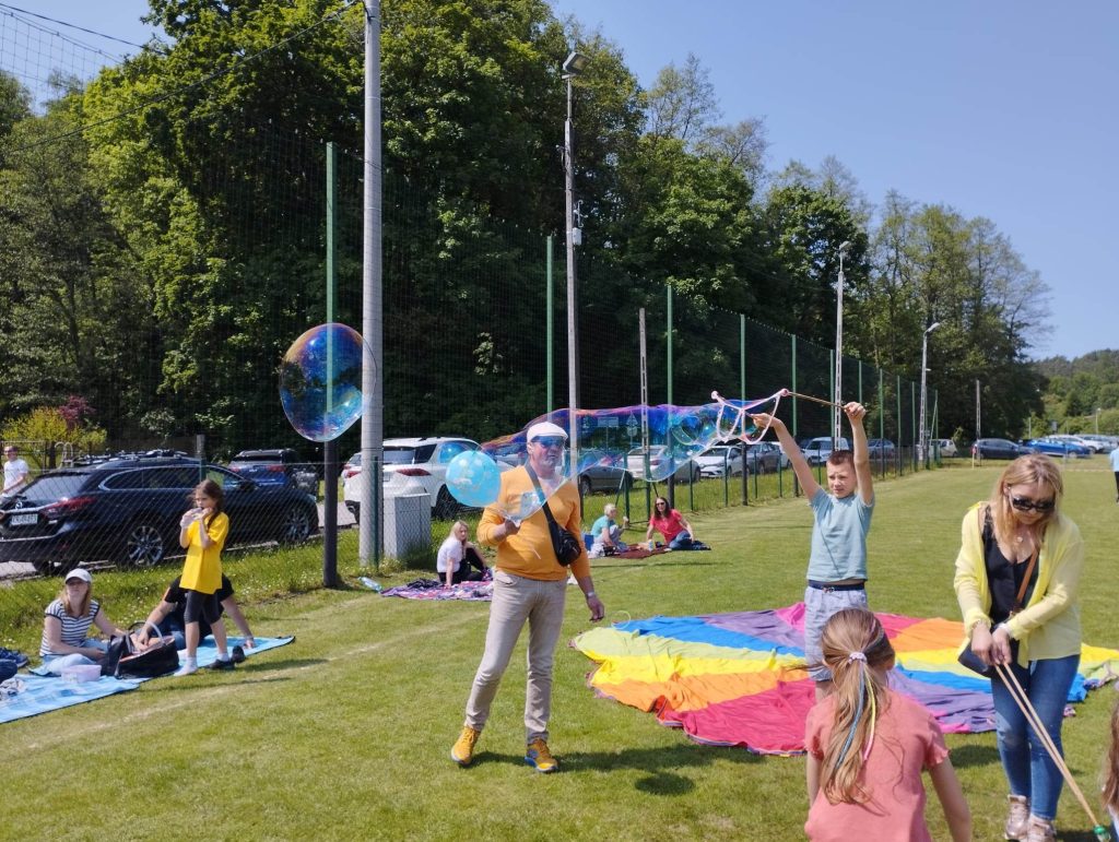 Wielki piknik rodzinny naszej szkoły 29 received 264852142776370 - Helen Doron English