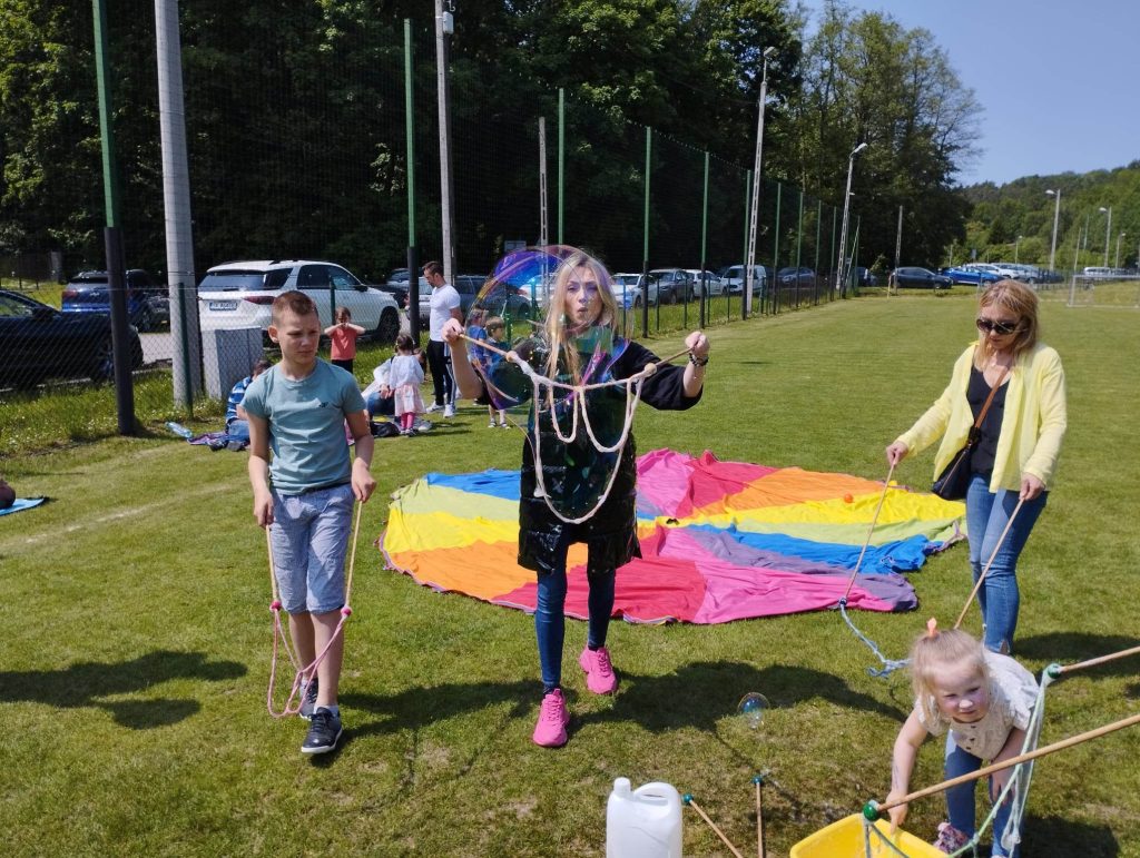 Wielki piknik rodzinny naszej szkoły 33 received 6358189347575121 - Helen Doron English