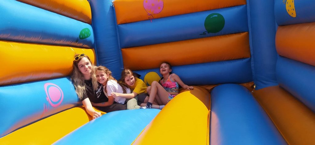 Wielki piknik rodzinny naszej szkoły 25 received 7036748139673649 - Helen Doron English