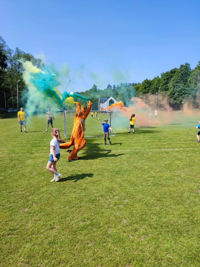 Wielki piknik rodzinny naszej szkoły 19 received 707906564676489 - Helen Doron English