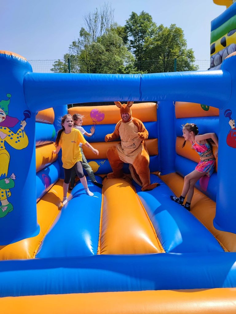 Wielki piknik rodzinny naszej szkoły 17 received 817775229773322 - Helen Doron English