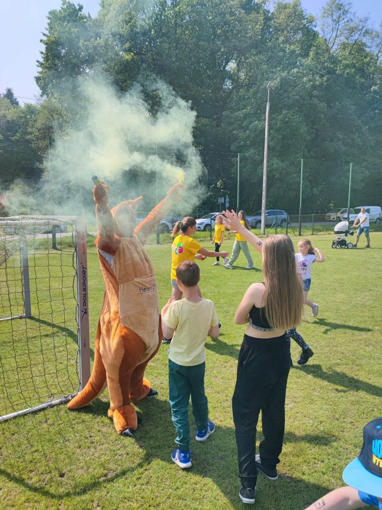 Wielki piknik rodzinny naszej szkoły 49 received 956792525526088 1 - Helen Doron English