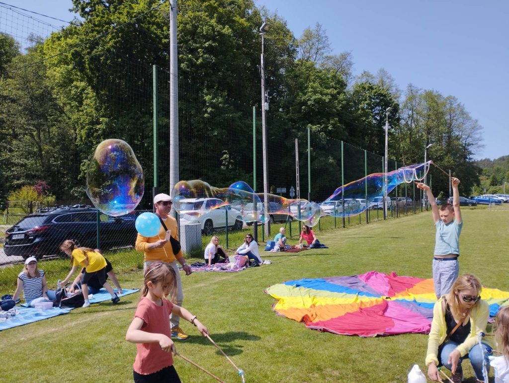 Wielki piknik rodzinny naszej szkoły 31 received 977950216608304 - Helen Doron English