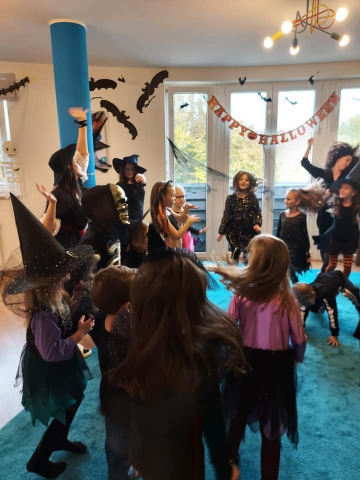 Zajęcia dodatkowe dla dzieci w Skawinie - Bal Halloween w Helen Doron Skawina