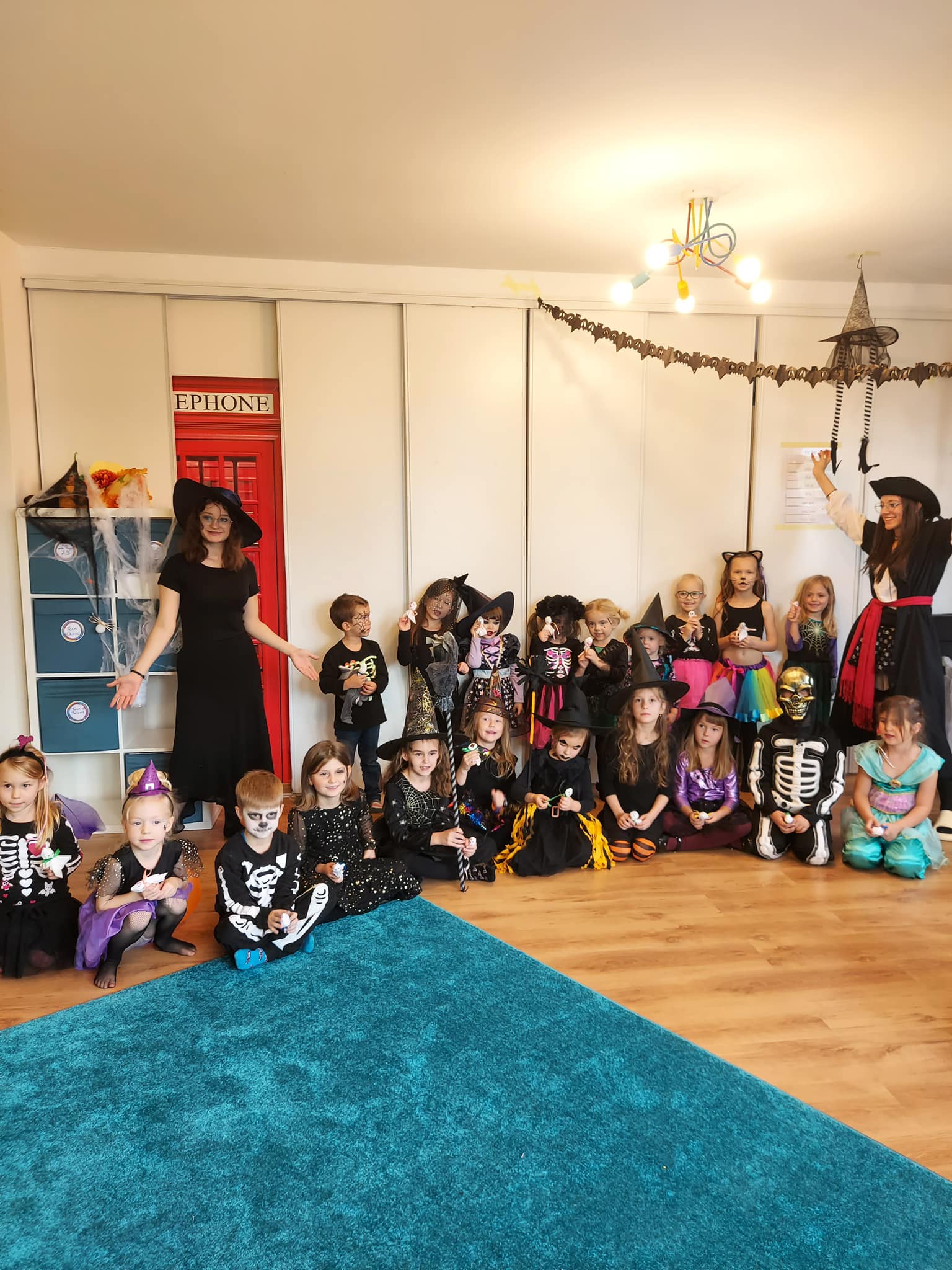 Zajęcia dodatkowe dla dzieci w Skawinie - Bal Halloween w Helen Doron Skawina.