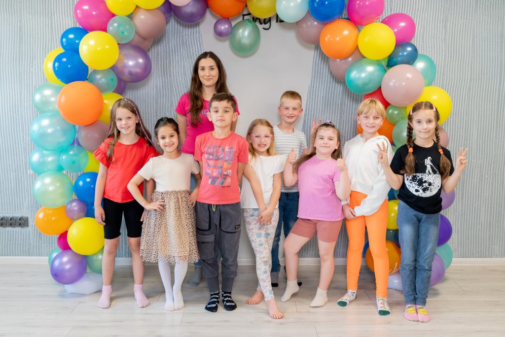 20 powodów, dla których warto wybrać Helen Doron English Mysłowice 💙🎓 3 2025 24 Absolwenci grupy 9 - Helen Doron English