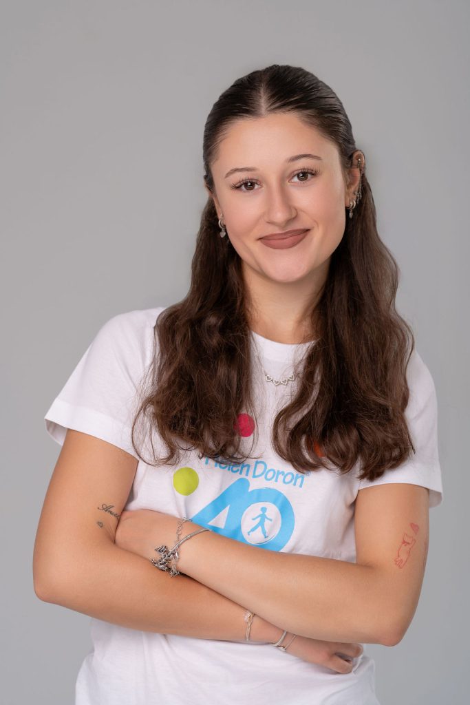 NRU04282 Edit - Helen Doron English