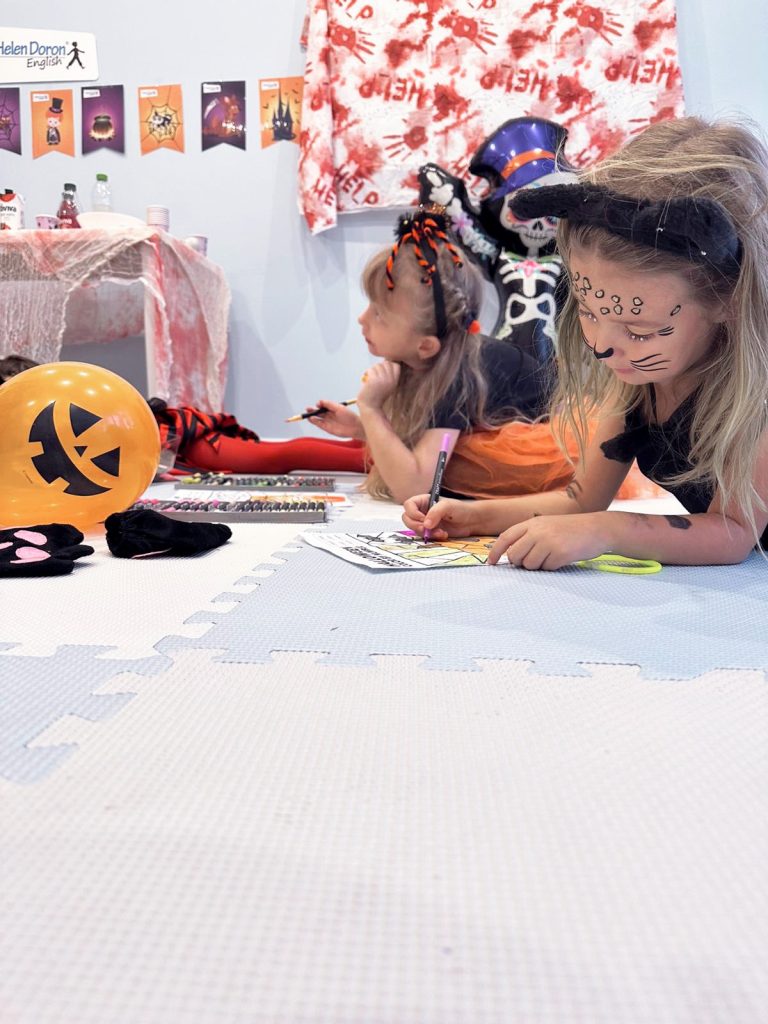HALLOWEEN W HELEN DORON KRAŚNIK 7 571153321 1438411494952281 4581889606463649103 n - Helen Doron English