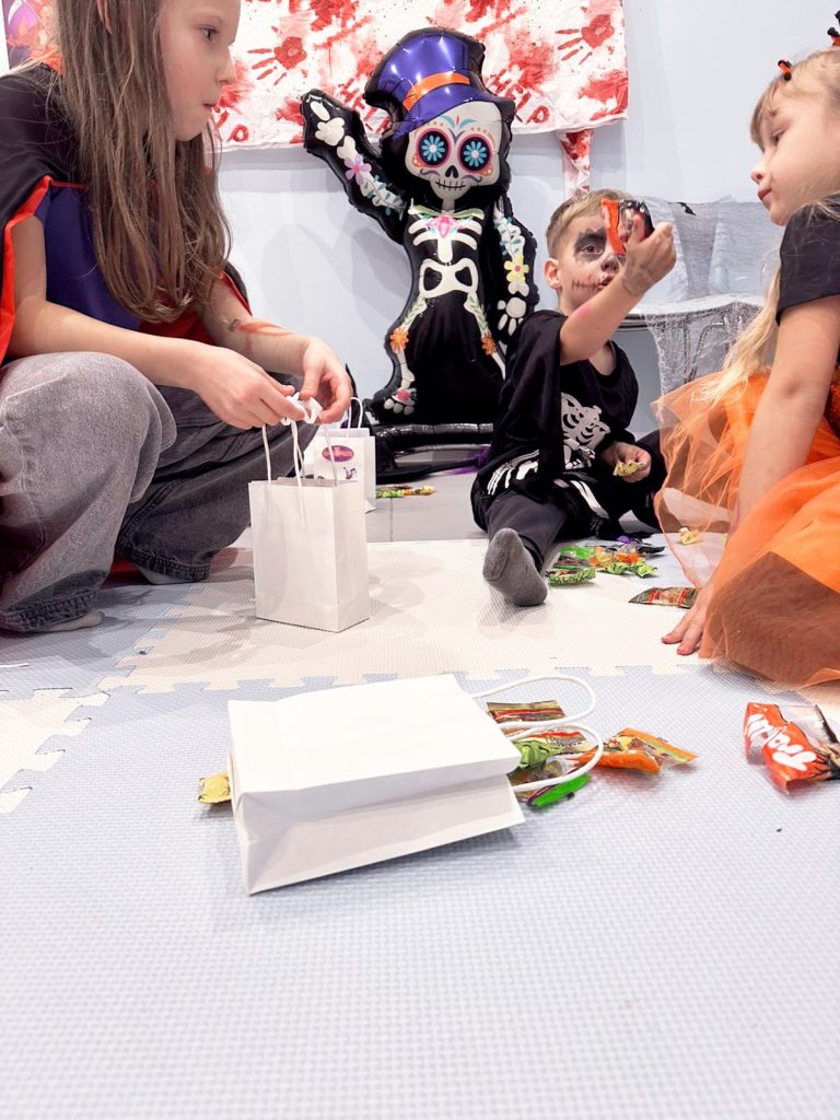 HALLOWEEN W HELEN DORON KRAŚNIK 10 571176437 1438411541618943 1899222849804131506 n - Helen Doron English