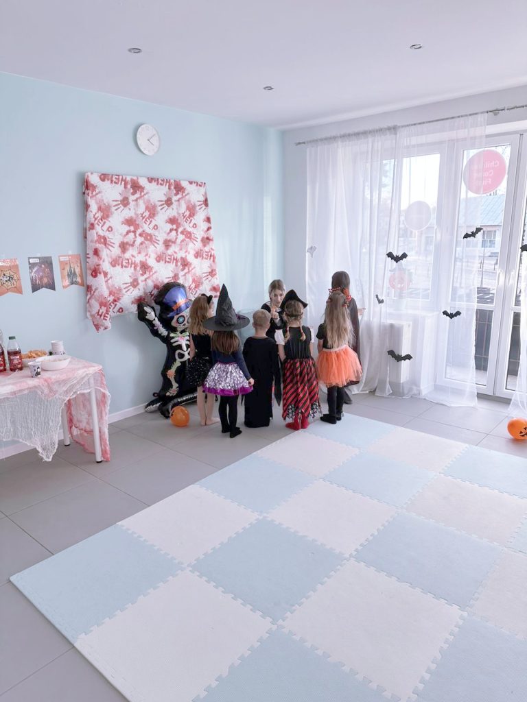 HALLOWEEN W HELEN DORON KRAŚNIK 17 571242000 1438411991618898 8260151682766681732 n - Helen Doron English