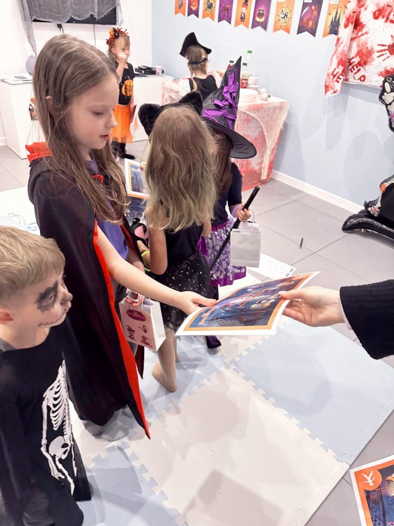 HALLOWEEN W HELEN DORON KRAŚNIK 19 571343394 1438411451618952 2643050833686107236 n - Helen Doron English