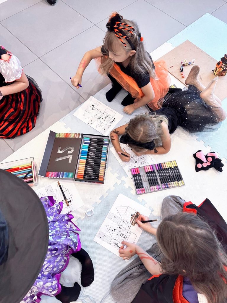 HALLOWEEN W HELEN DORON KRAŚNIK 21 571358394 1438411824952248 4053107551916073912 n - Helen Doron English