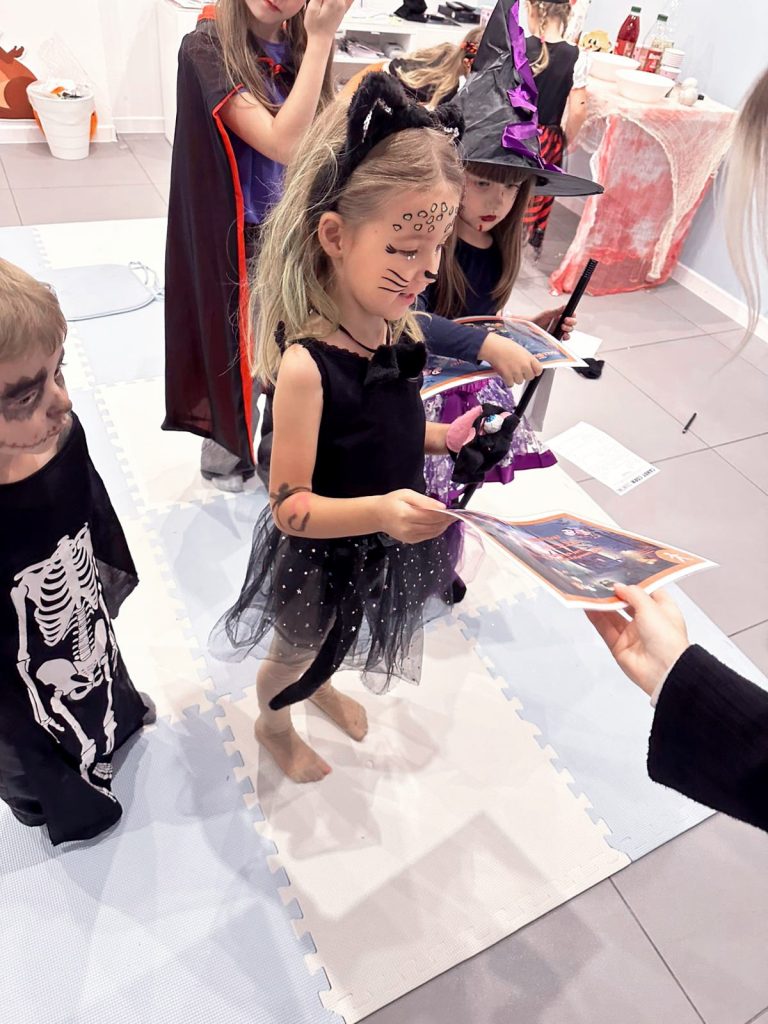 HALLOWEEN W HELEN DORON KRAŚNIK 24 572352238 1438411491618948 7488350516132270979 n - Helen Doron English