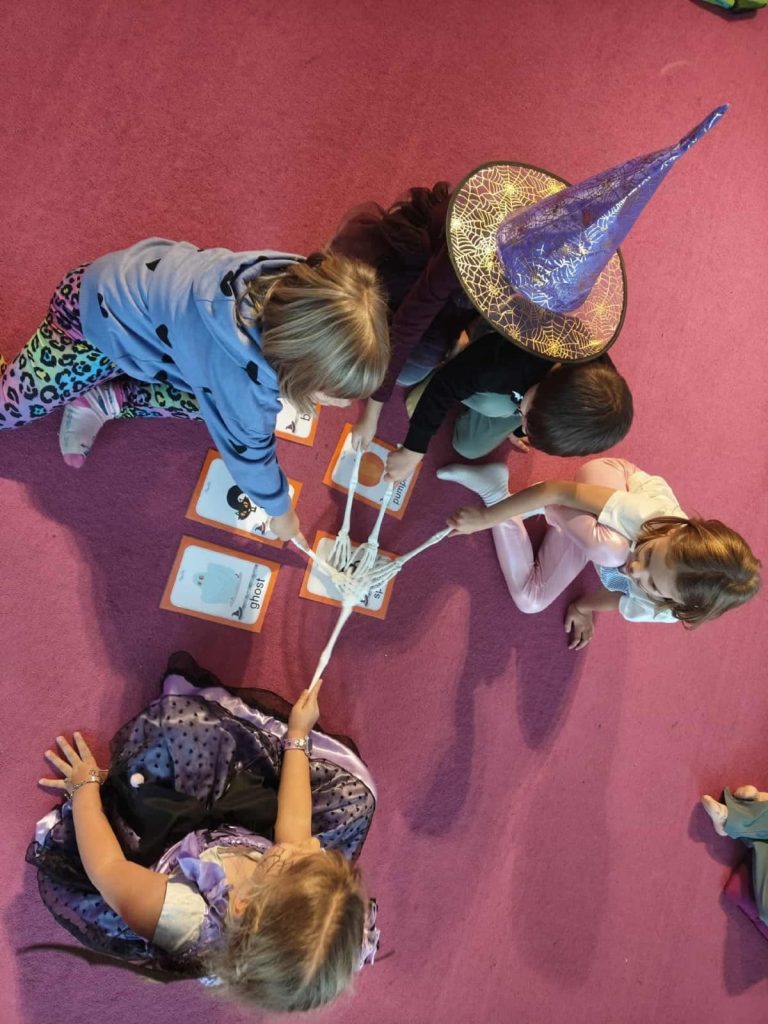 Strrrasznie udany tydzień przed Halloween! 👻🕷️🎃 12 WhatsApp Image 2025 12 08 at 10.02.42 - Helen Doron English