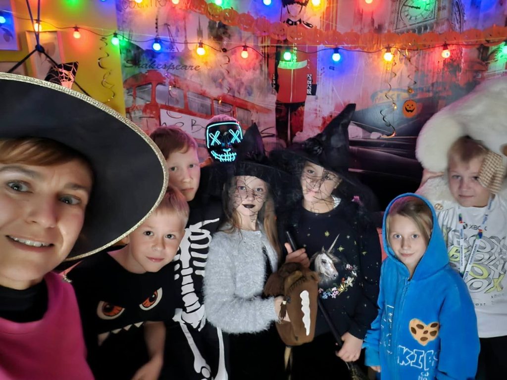 Strrrasznie udany tydzień przed Halloween! 👻🕷️🎃 2 WhatsApp Image 2025 12 08 at 10.02.432 - Helen Doron English