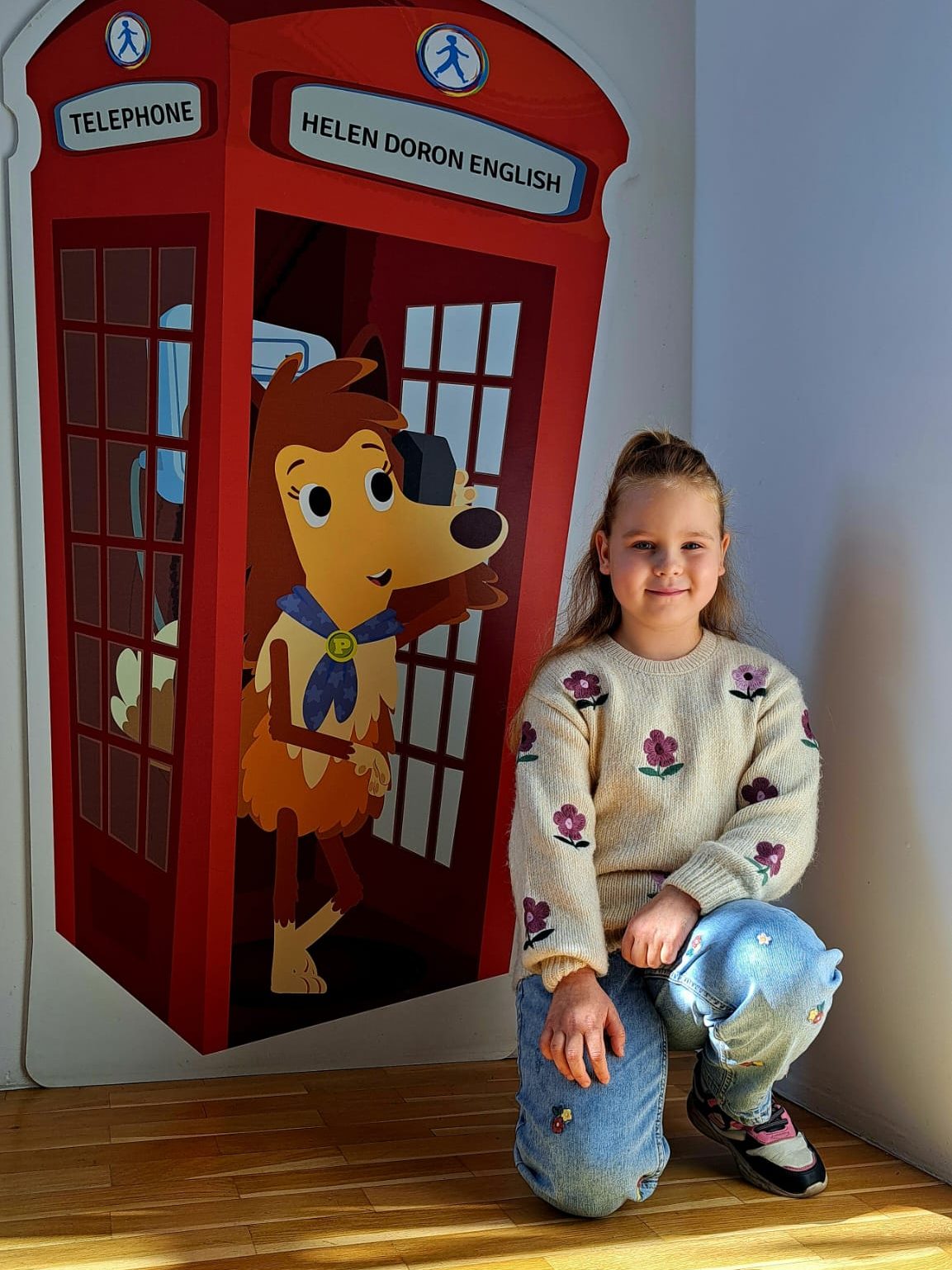 Budka telefoniczna w szkola jezykowaChorzow edited - Helen Doron English
