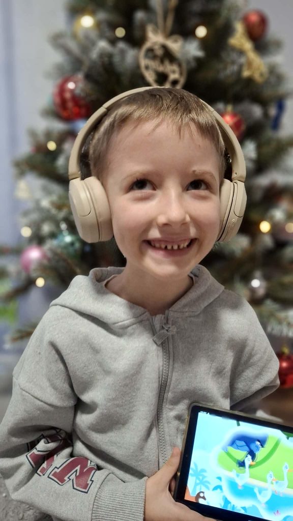 Jak słuchanie w tle wpływa na rozwój umiejętności dziecka? Sekret skutecznej nauki w Helen Doron 1 Lekcje angielskiego modlnica - Helen Doron English