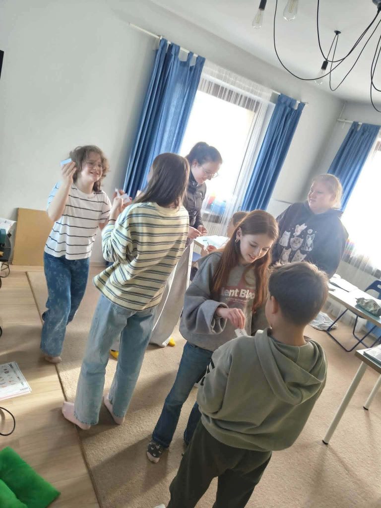 CzKnb2WO - Helen Doron English