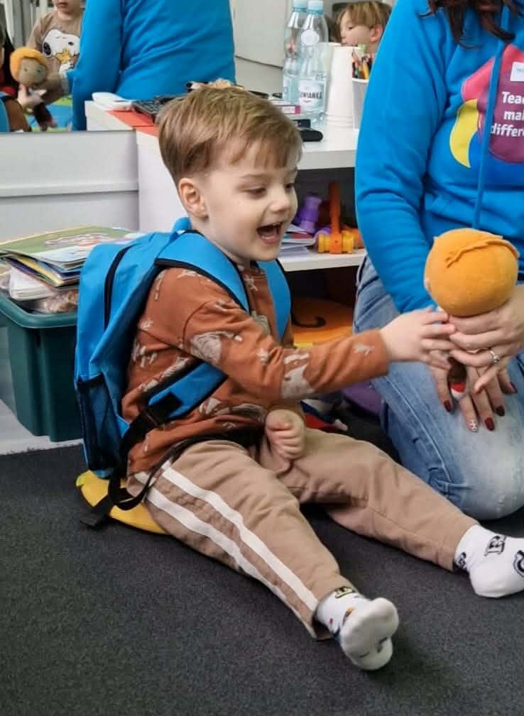 Czy dziecko naprawdę musi „uczyć się” angielskiego, żeby się go nauczyć? To pytanie zmienia sposób myślenia wielu rodziców 2 5019ae56 1c99 4f23 9104 a5df1df94fab 1 - Helen Doron English